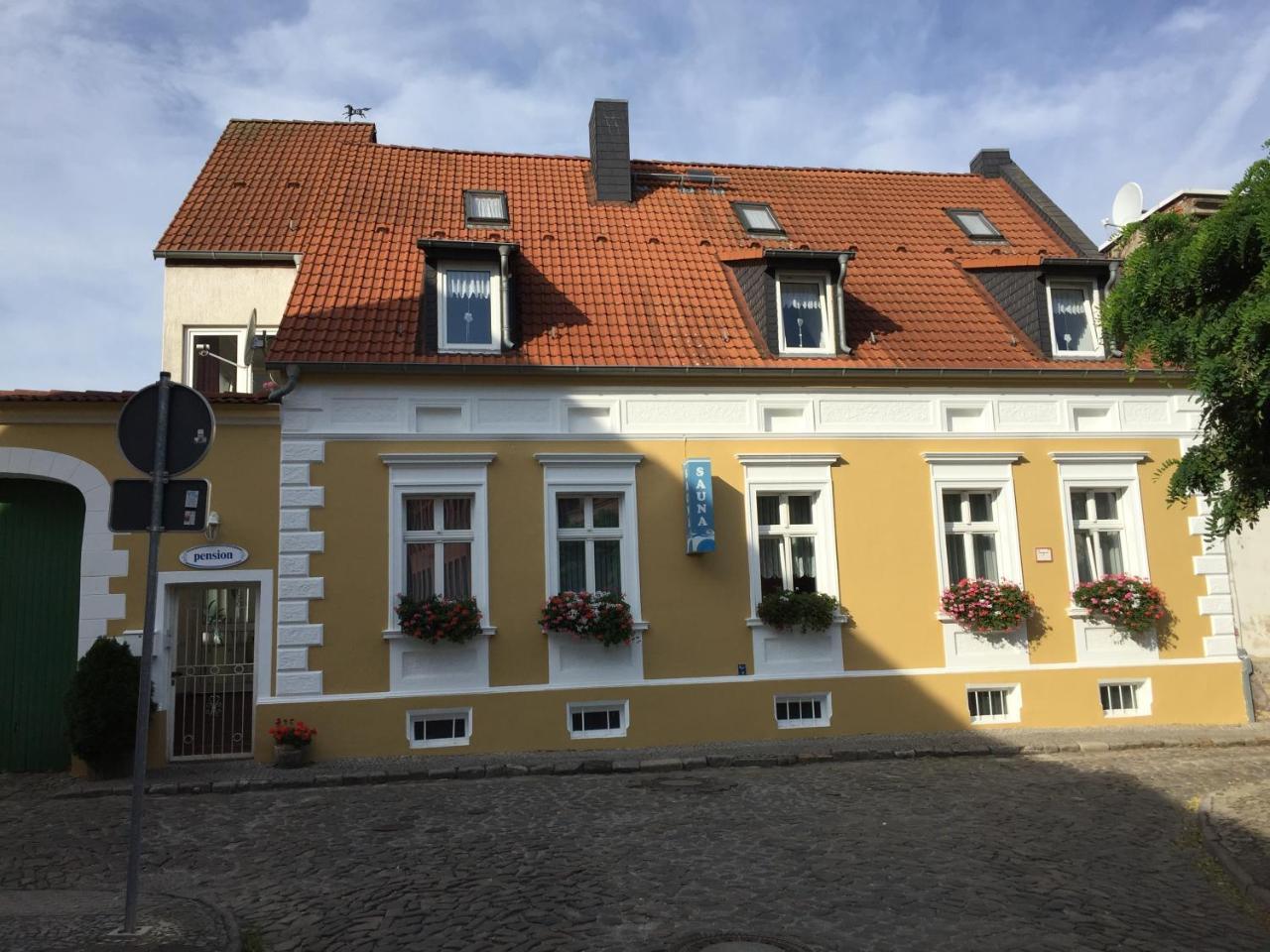 Pension & Sauna Am Lorenz Calbe Екстериор снимка